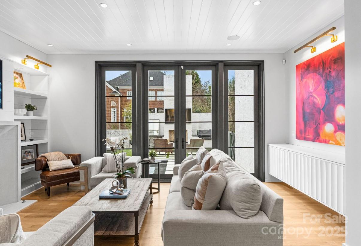 Kenwood Sharon Lane - Residential