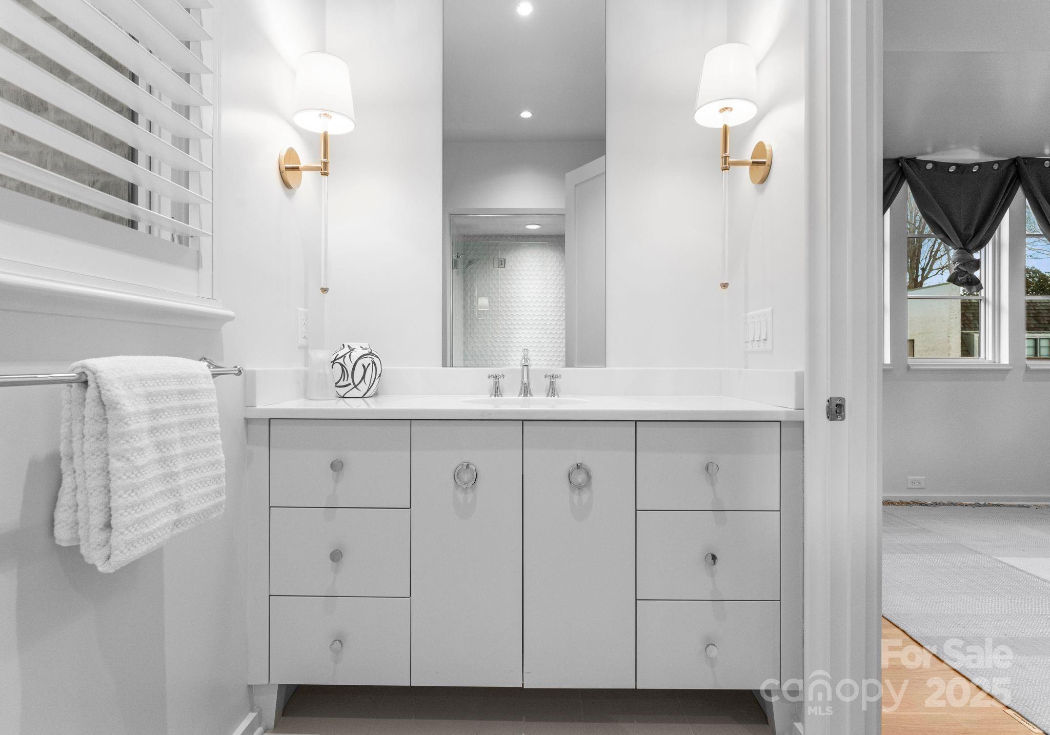 Kenwood Sharon Lane - Residential