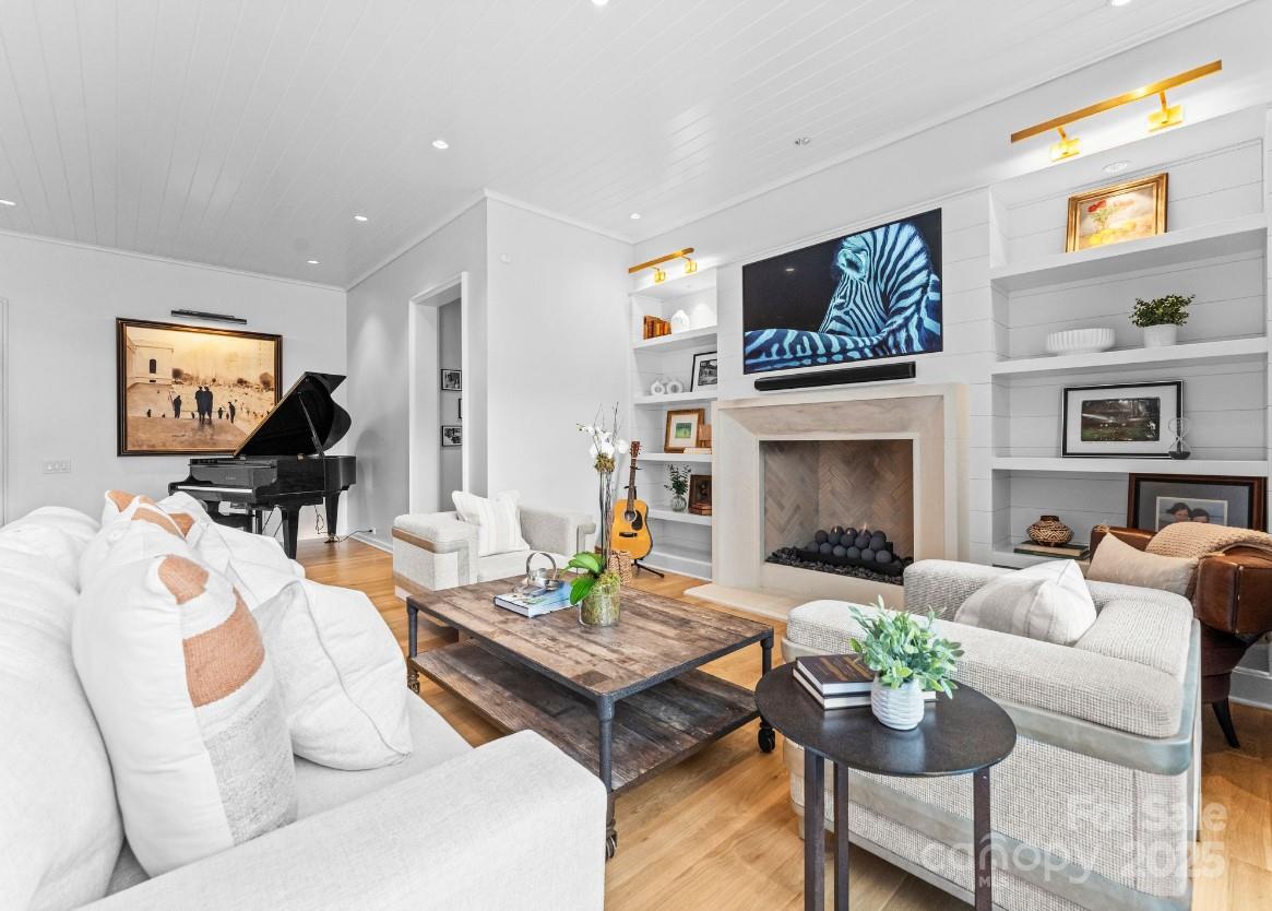 Kenwood Sharon Lane - Residential