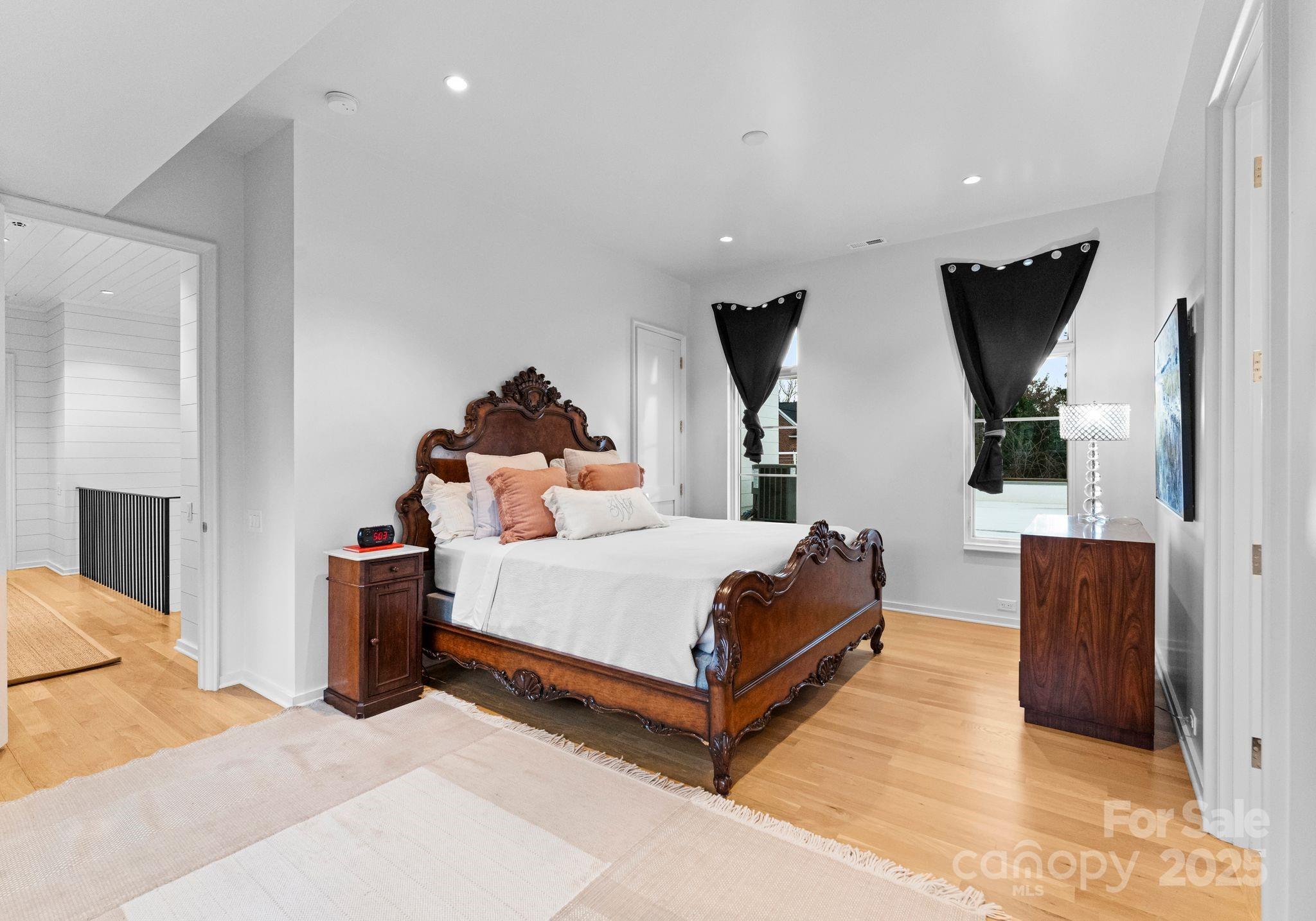 Kenwood Sharon Lane - Residential