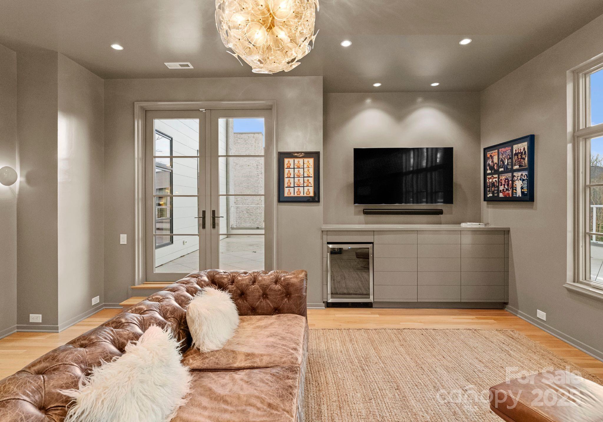 Kenwood Sharon Lane - Residential