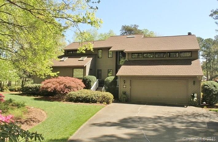 It's here at last! Best Sun rm & Scr. porch overlooking golf course in River Hills! 320 sq.ft. sunrm & 211 sq.ft. scr. porch. French doors to many rms. from outdoor liv areas. Beautiful tile floors in Din rm. opens to Grt rm,w/vaulted ceilings, gas frplc. Eat-in Kitch w/center island brkf bar. & desk area. 1st fl Master suite, vaulted wood ceilings. Bath w/dbl sink vanity, jacuzzi, shower & water closet. Skylights! Rec rm & office area up overlooks Grt rm. 2 more bedrms & full bath.  Decks.