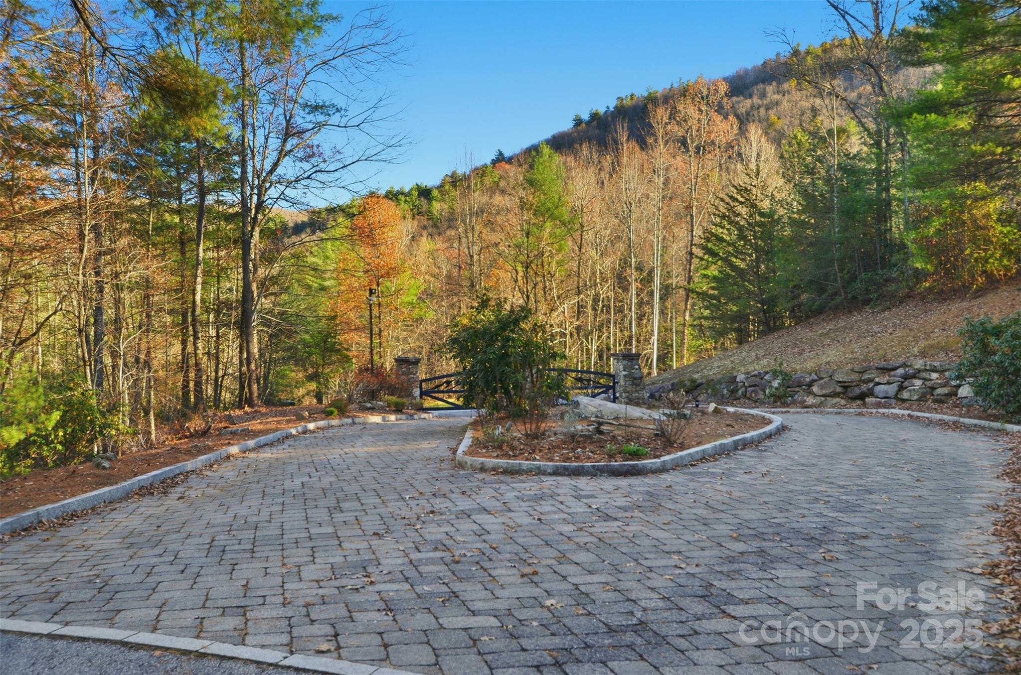 Round Mountain Falls - Land