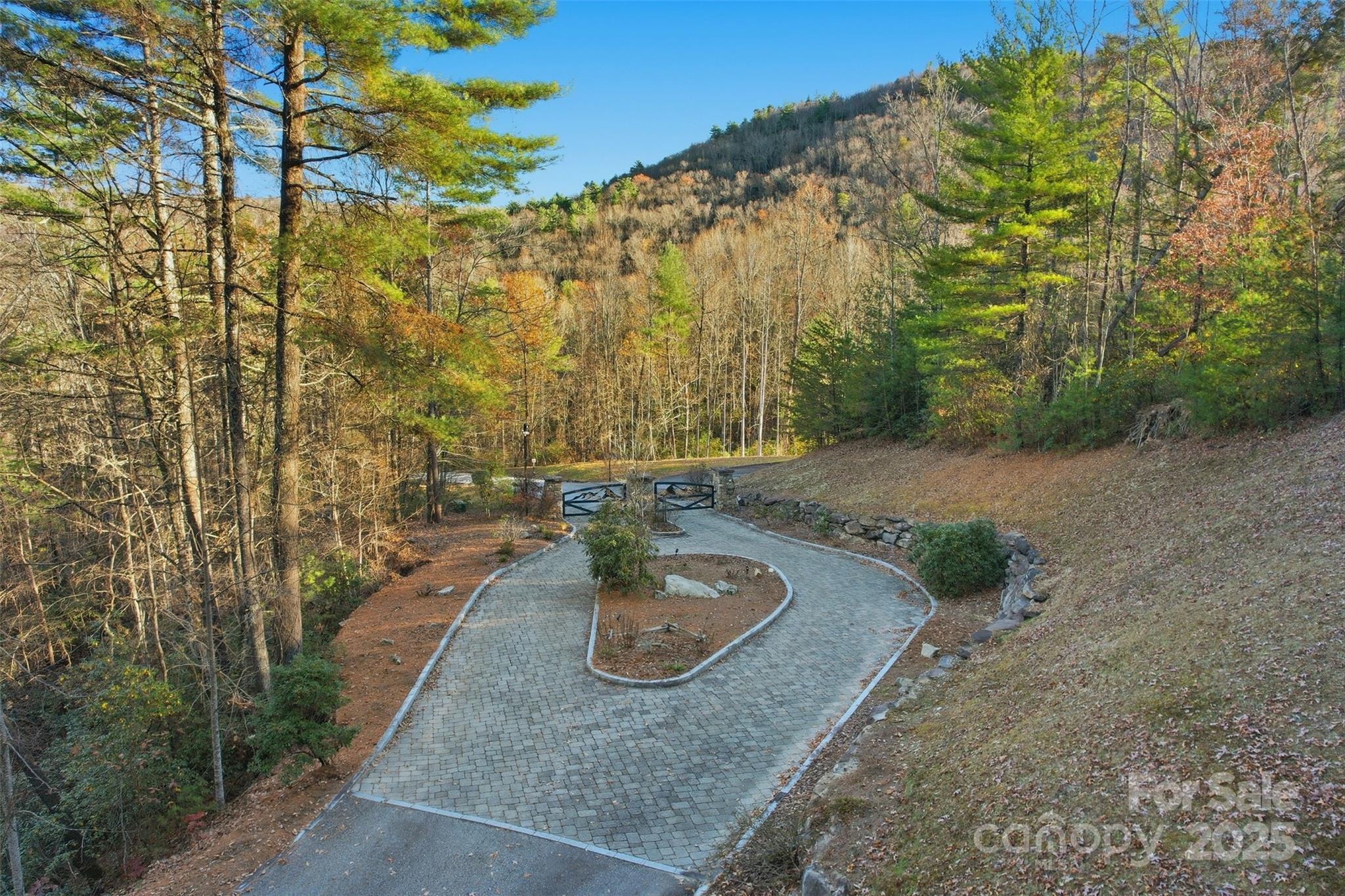 Round Mountain Falls - Land