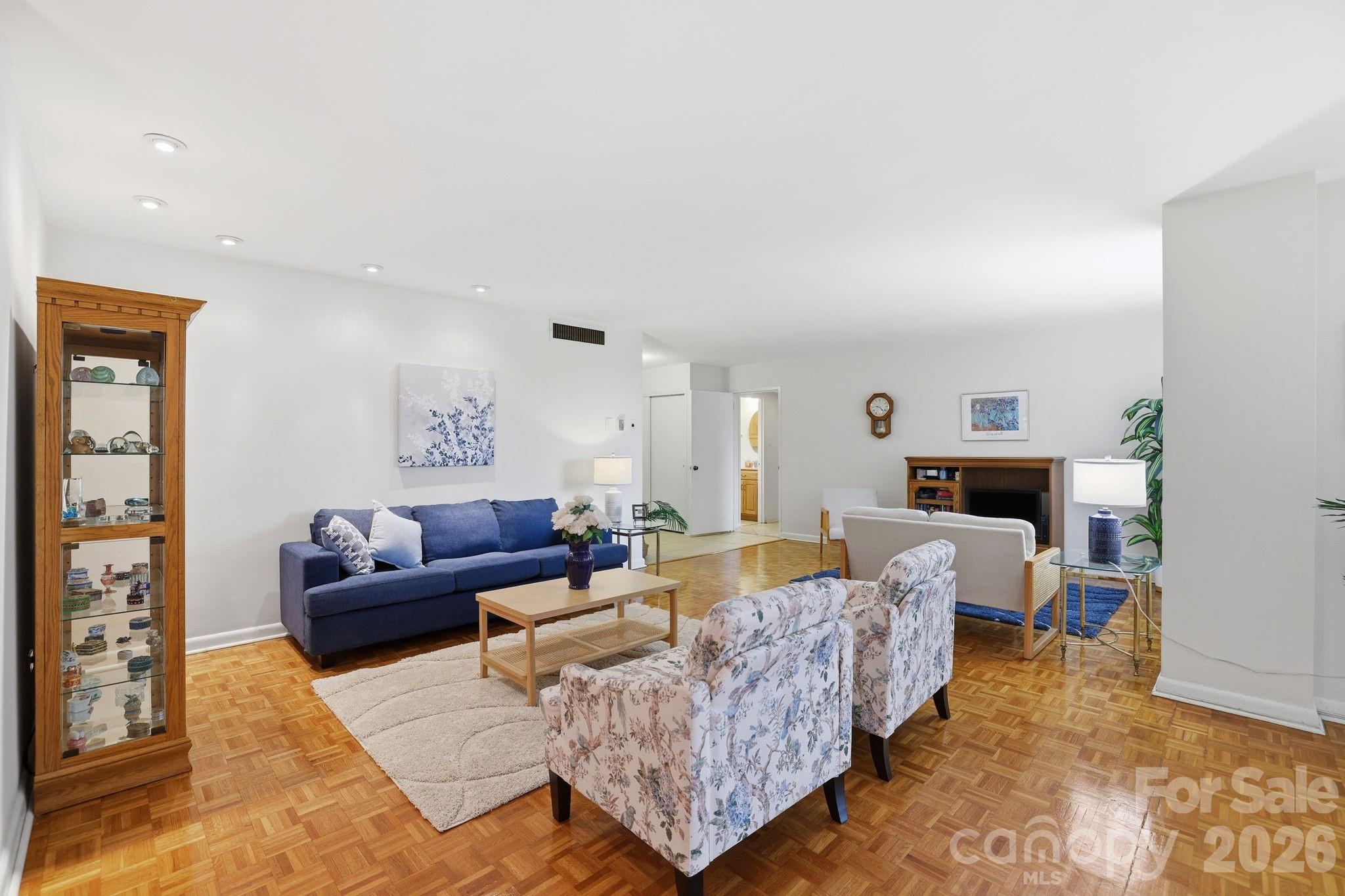 Queens Towers - Residential