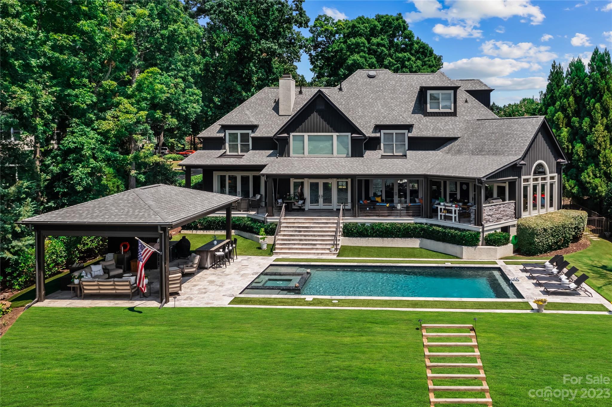 The Peninsula - Residential