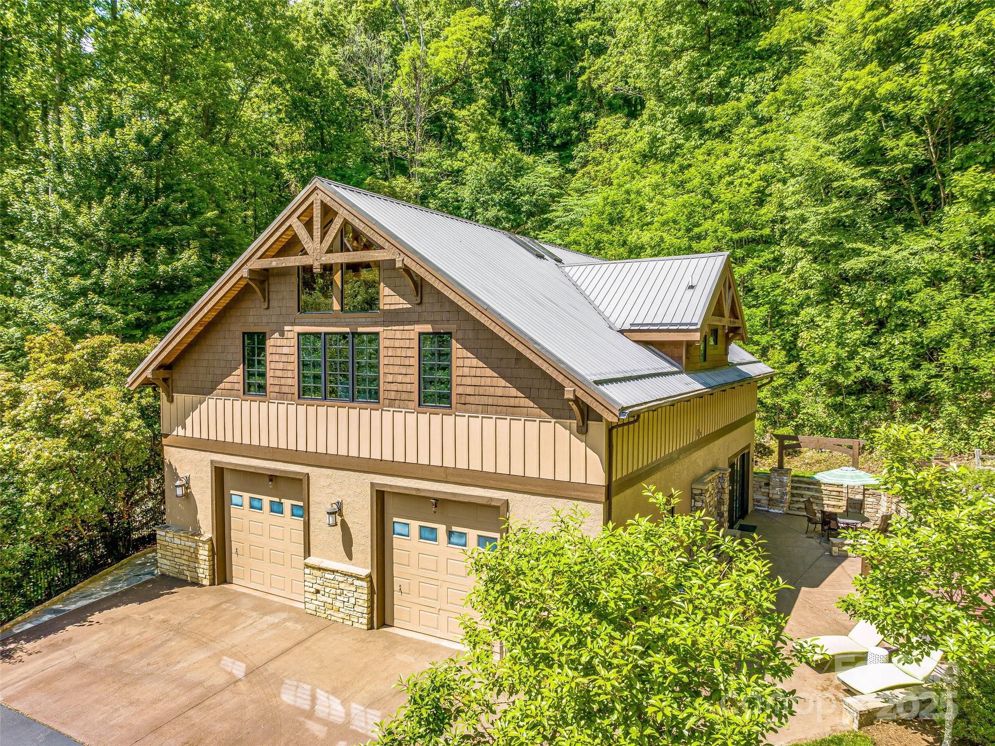 FIE TOP WOODLANDS - Residential