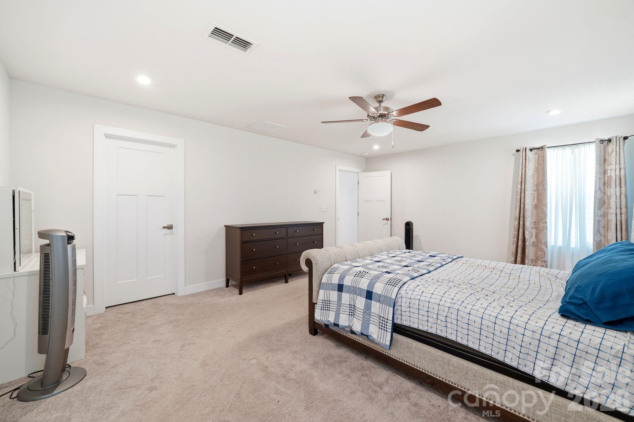 Holcomb Woods - Residential