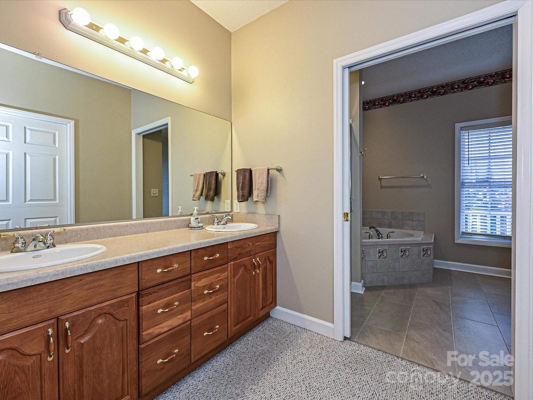 Tega Cay - Residential