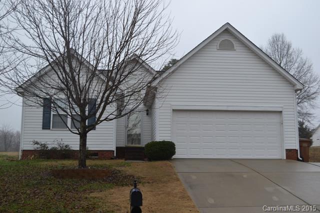 Awesome home in Fort Mill offers a split bedroom plan on cul-de-sac street!  Great room with fireplace/gas logs, spacious kitchen and eating area.  Master bedroom has a tray ceiling and walk-in closet.  Double garage, extra concrete parking pad and deck.  A must see!