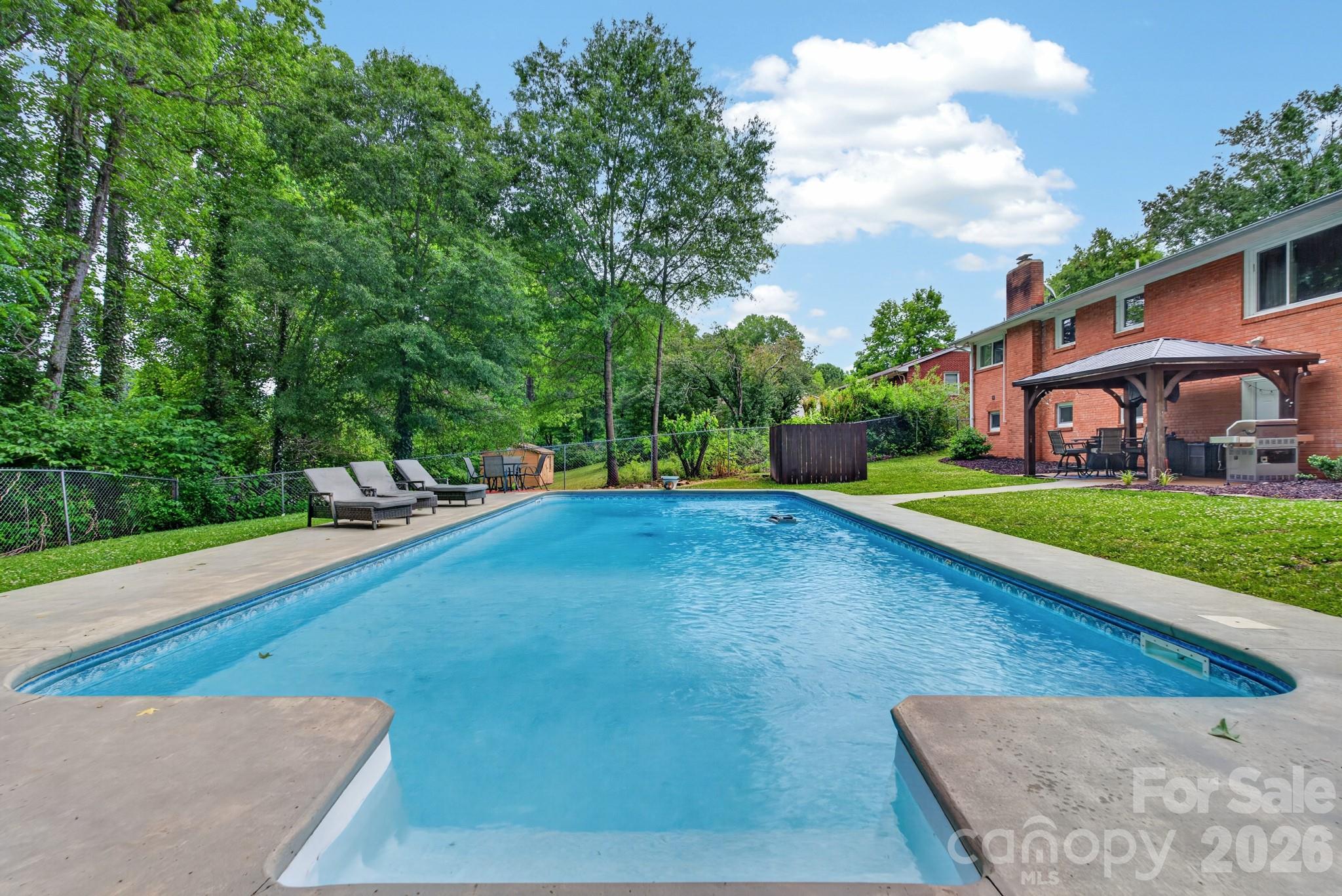 Houser Pines - Residential
