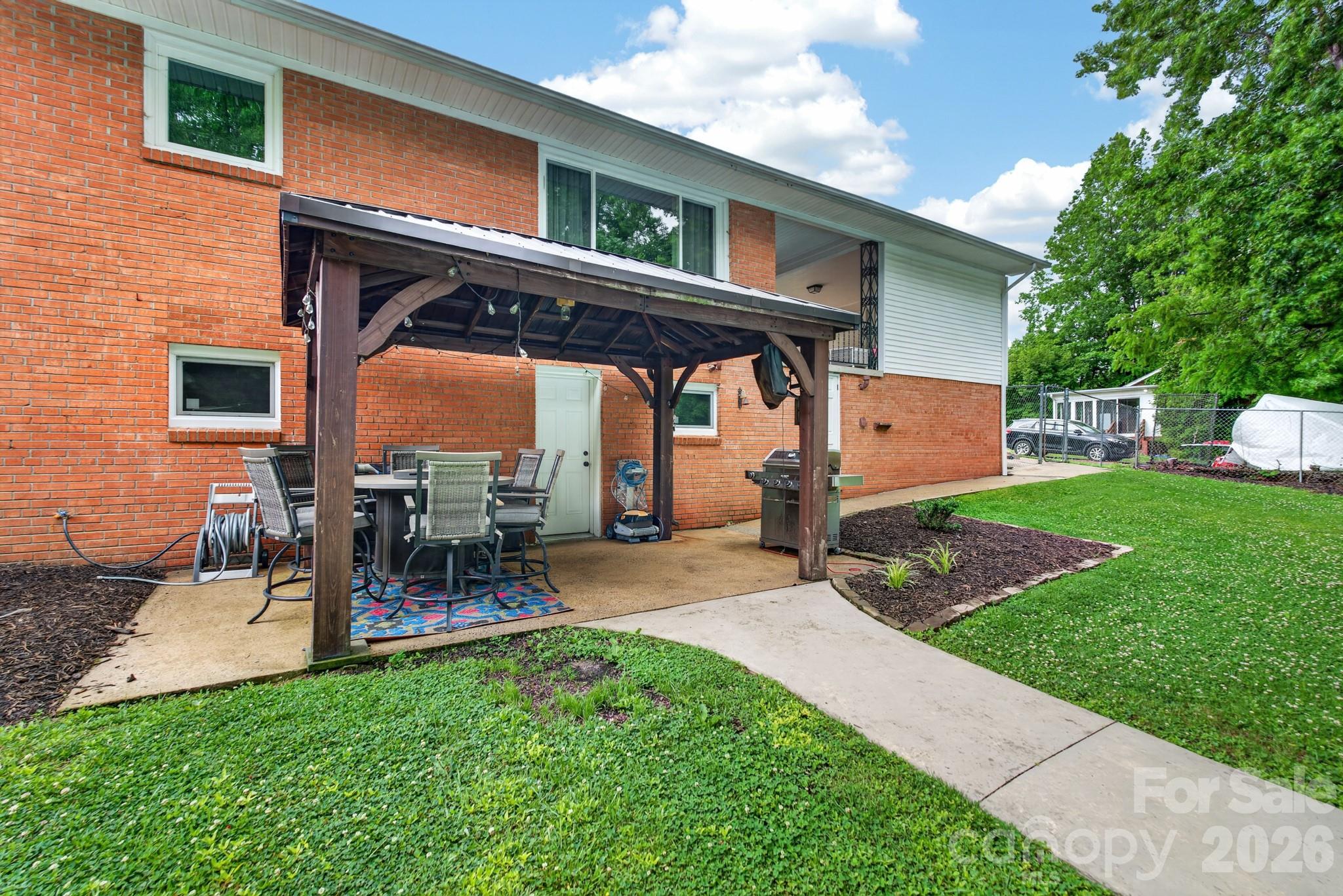 Houser Pines - Residential