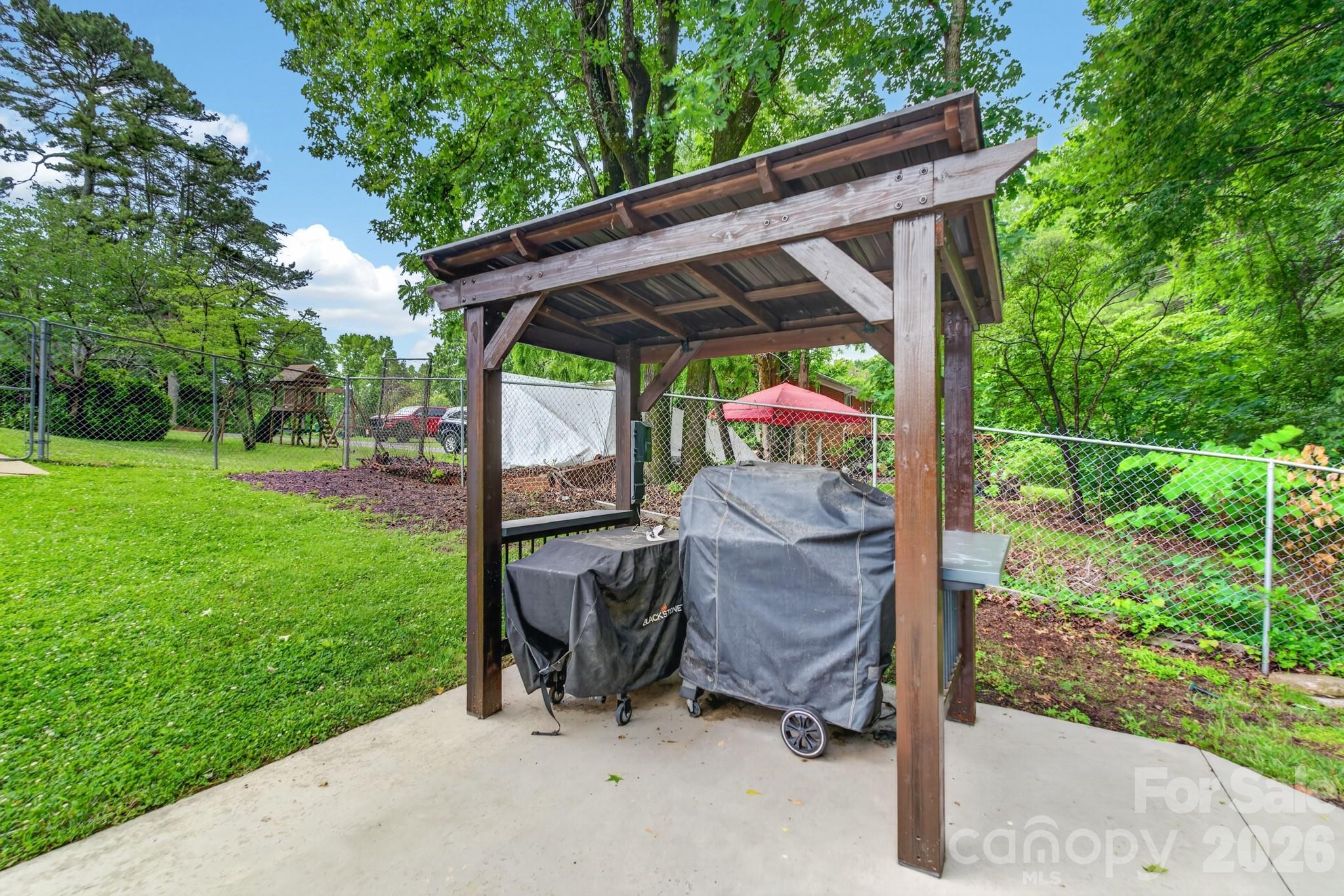 Houser Pines - Residential