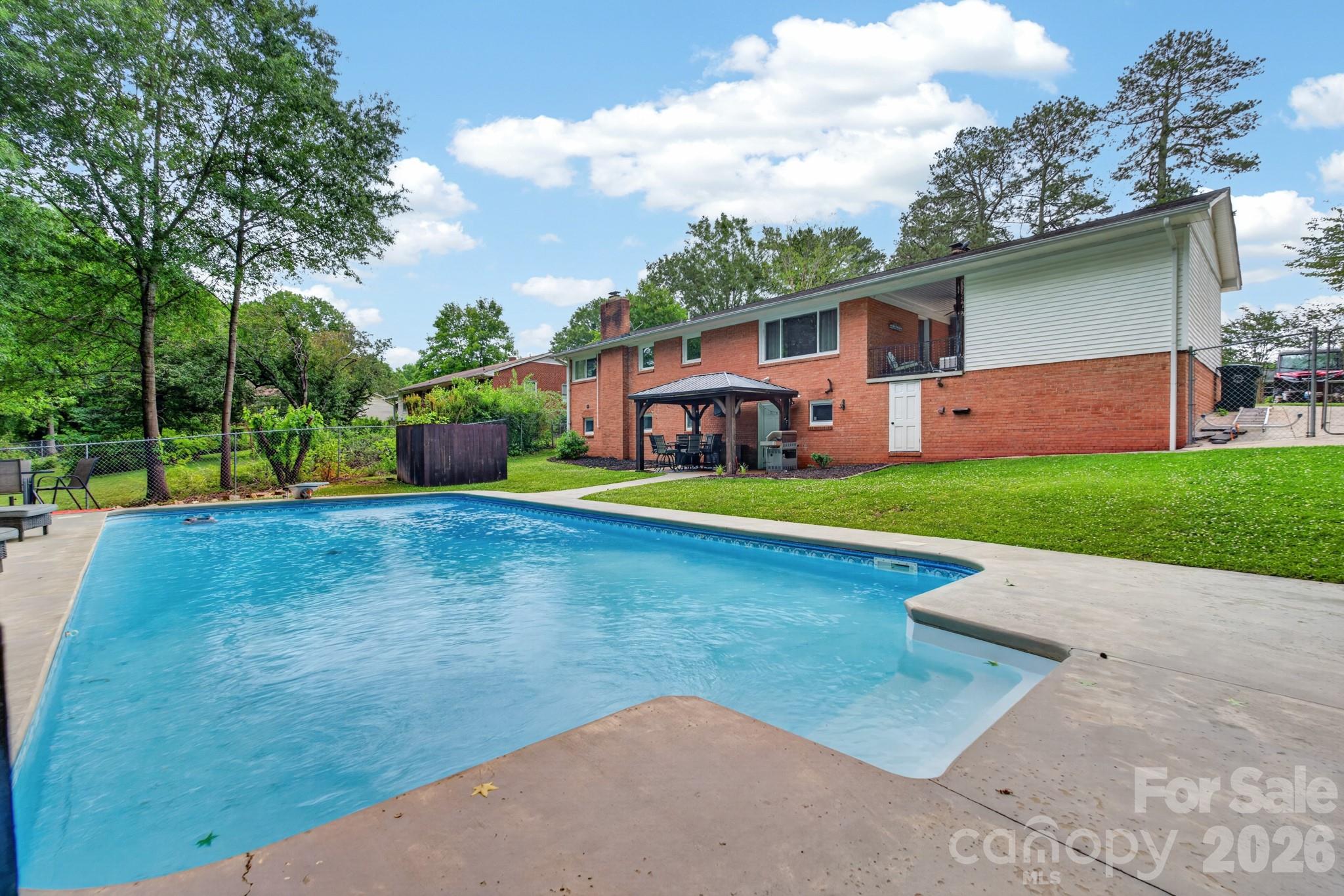 Houser Pines - Residential