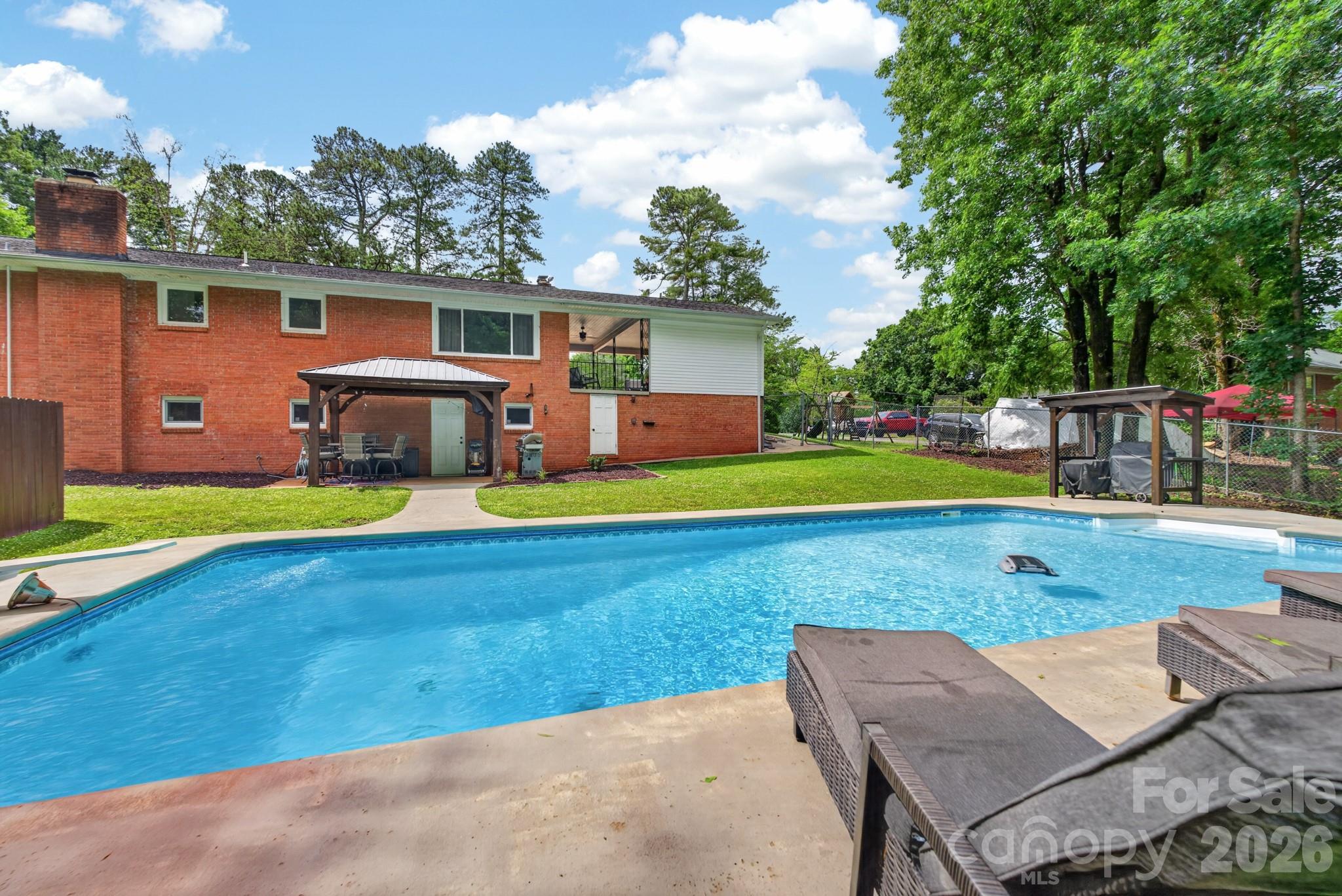 Houser Pines - Residential