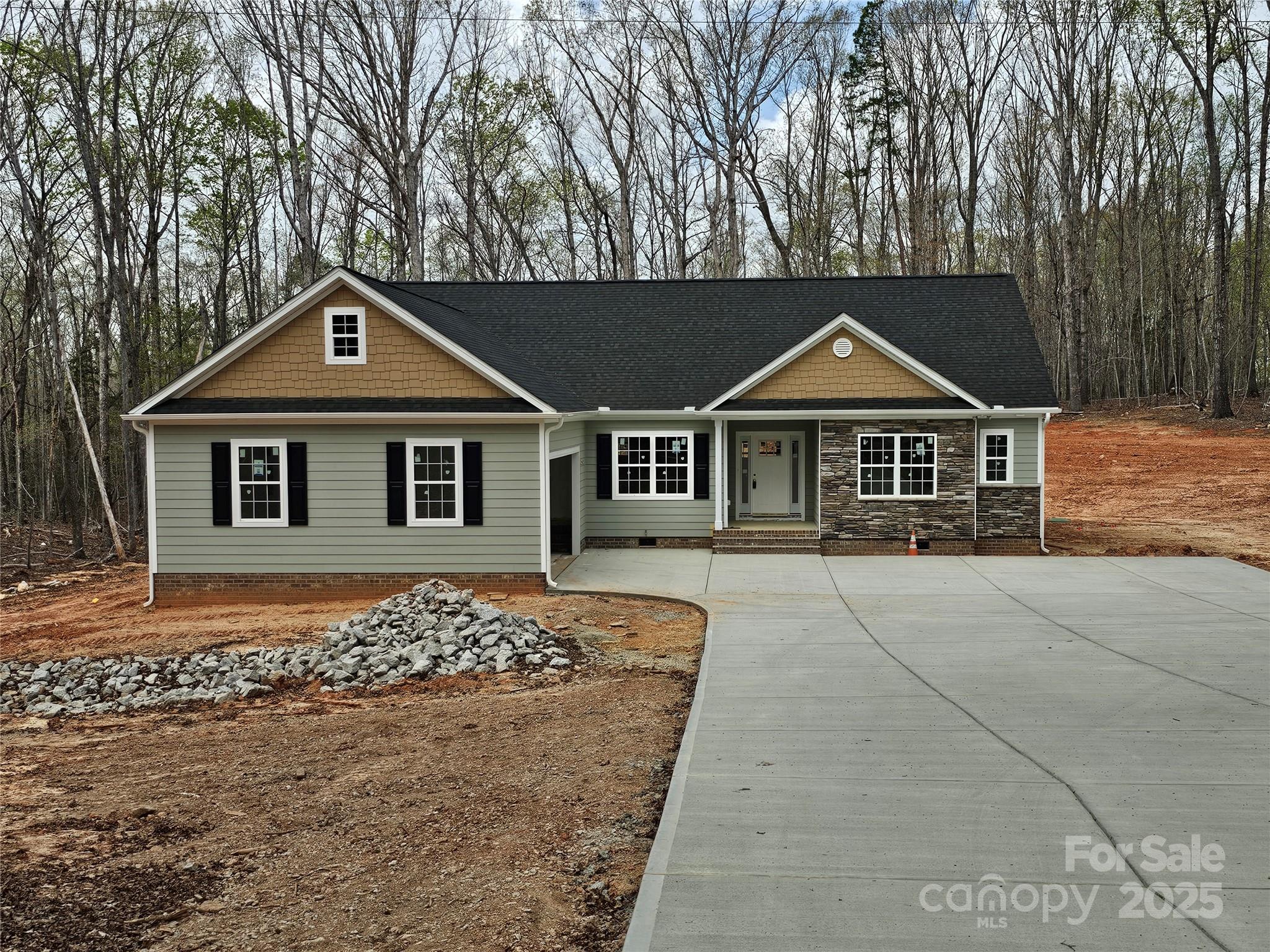 Great New Construction Home on the north side of Lancaster.  Home is located on almost an acre lot and features 9ft ceilings, split floor plan. Kitchen has large bar, lots of cabinets and counter space. Open floor plan to Living and Dining rooms. Large rear screen porch from the Living rm.  Depending on how far along in the construction process is, a buyer may be able to select certain interior finishes.  Call listing agent for more information.
