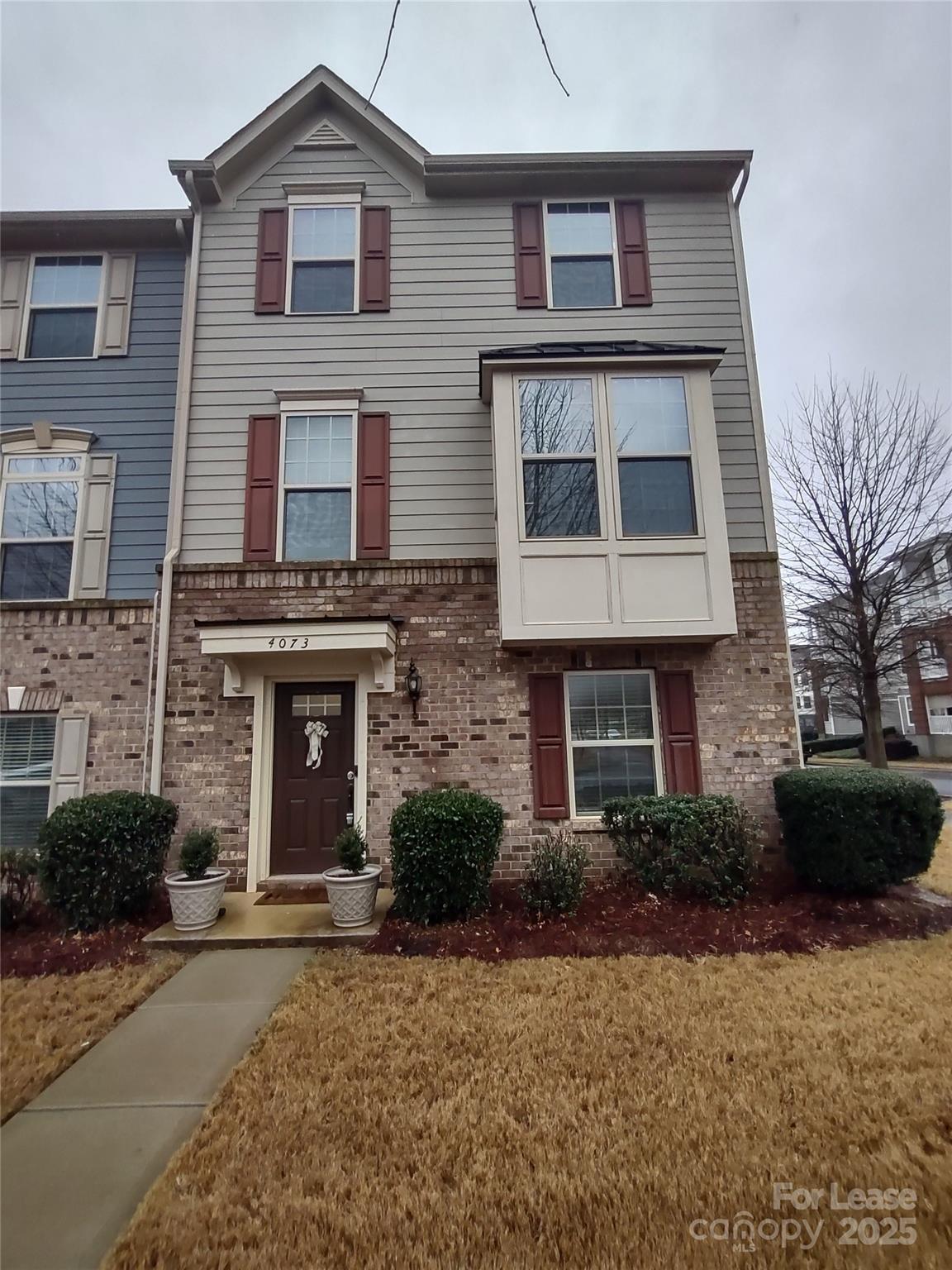 Move-in ready Townhome in City Park!
This end-unit, 3-story townhome features 4 bedrooms, 3.5 bathrooms, an elevated deck, a two-car garage, and a spacious open floor plan with neutral colors throughout. The kitchen includes stainless steel appliances, granite countertops, ample cabinet space, and a kitchen island. The primary bedroom offers a large walk-in closet and a full en-suite bath with dual-sink vanities and a garden tub. Washer and dryer are included. Small pets up to 25lbs are conditional with a non refundable pet fee. No aggressive breeds. Pet fees will be determined via the outcome of the pet screening process. Security deposit will be determined via the outcome of the screening process.