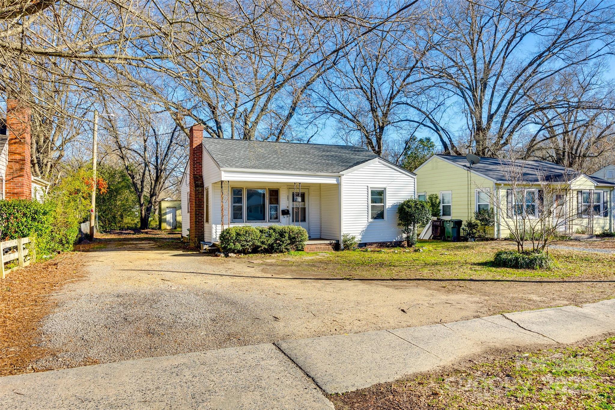 Prime investment opportunity near Downtown Rock Hill! This 2-bedroom, 1-bath home is situated in a convenient location, making it an excellent choice for investors or buyers seeking a property with great potential. Whether you're looking to add value to fix and flip, create a rental income stream, or transform this space into a cozy personal residence, the possibilities are endless. Don't miss out on this chance to secure a promising property—schedule your showing today and explore the potential firsthand!