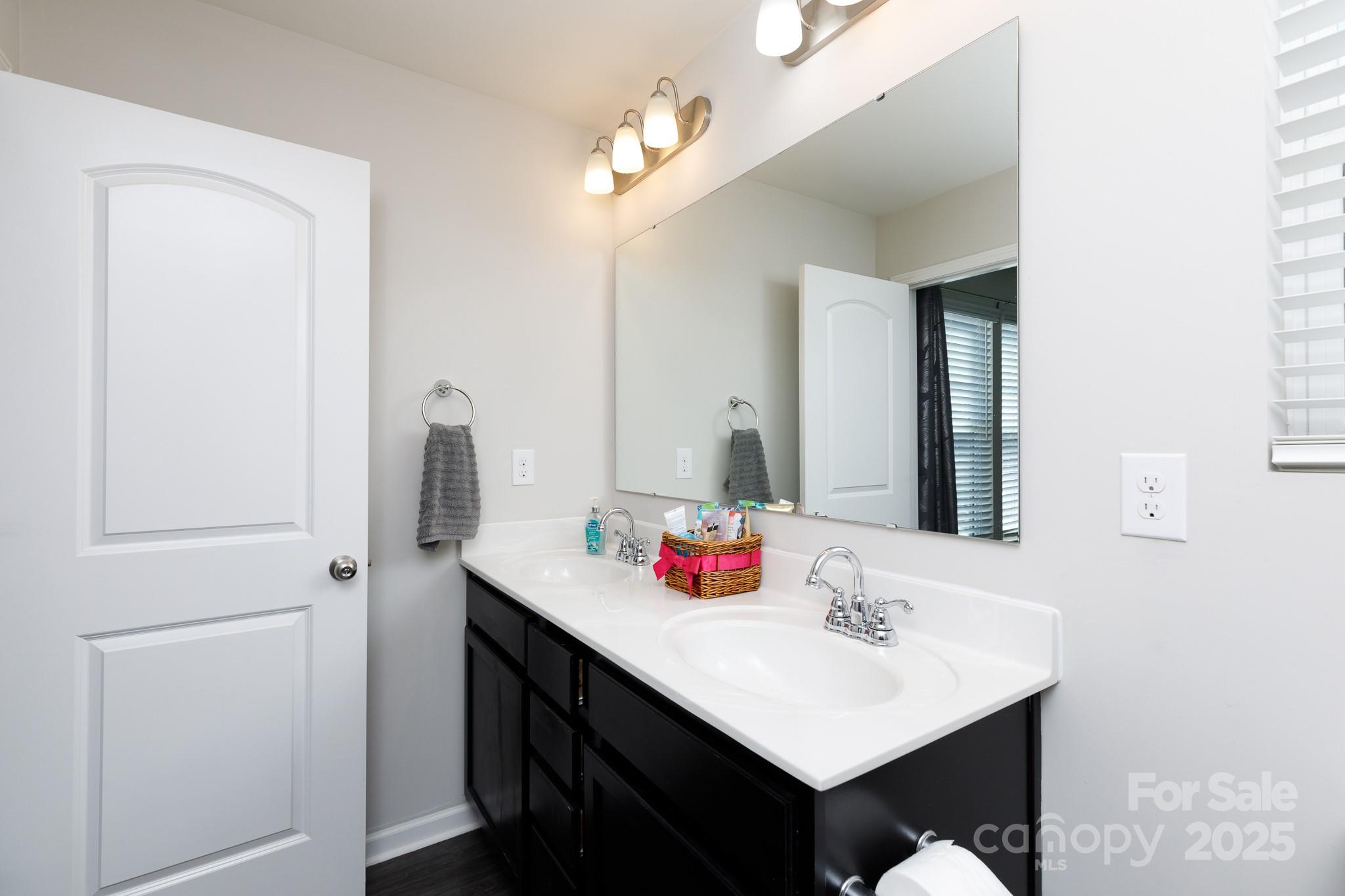 Newport Lakes - Residential