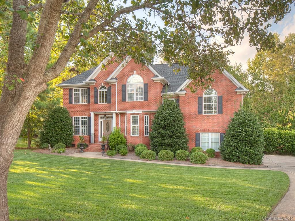 This well built, 5 bedroom home in Laurel Creek is sure to meet your clients’ needs.   Sitting in a quiet cul-de-sac, this all brick home features a private, fenced back yard that backs up to a walking trail.  Sit inside the large screened in porch, or grill out on the deck.  This updated home features plenty storage under the tall crawl space as well.  Come see this one soon!