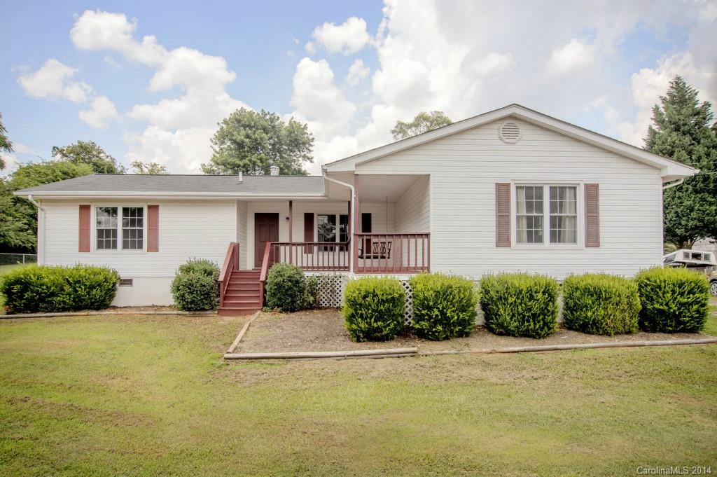 3bed, 2bath Ranch in Fort Mill situated on 1+ acres.  Enjoy award winning Fort Mill school district in a country setting.  Split bedroom floor plan maximizes privacy.  Kitchen features tile flooring and Breakfast area.  Kitchen opens onto a large size Living room.  Backyard is fully fenced with outbuilding storage and decking off house.  Enjoy relaxing evenings on your front porch swing, overlooking shaded yard with Pecan tree.