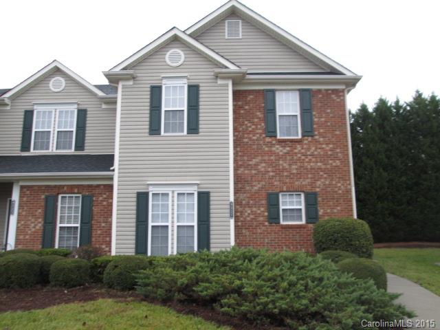 Great 2-Bedroom End Unit Convenient to 77, 485, & Northlake Mall.
