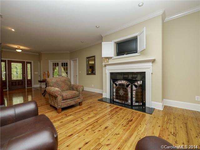 RIVER HILLS - Residential