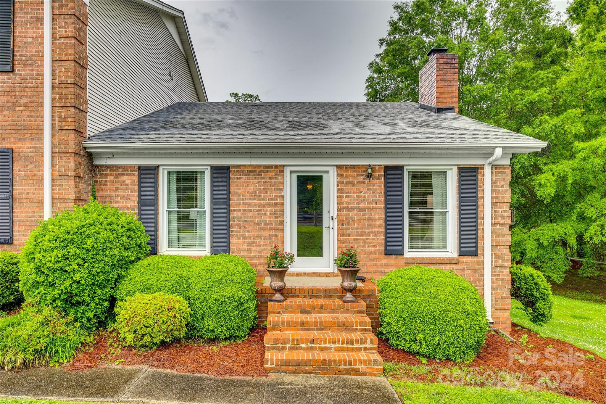 Amazing location, you will not want to miss this end unit condo. New flooring, updated bathrooms, with a large walk in shower in the primary bedroom. There is also new back door and new fence around the back patio. 
The second closet in the primary bedroom has been converted to an opening to the kitchen. This can easily be enclosed again and made into a large kitchen pantry or an additional bedroom closet.