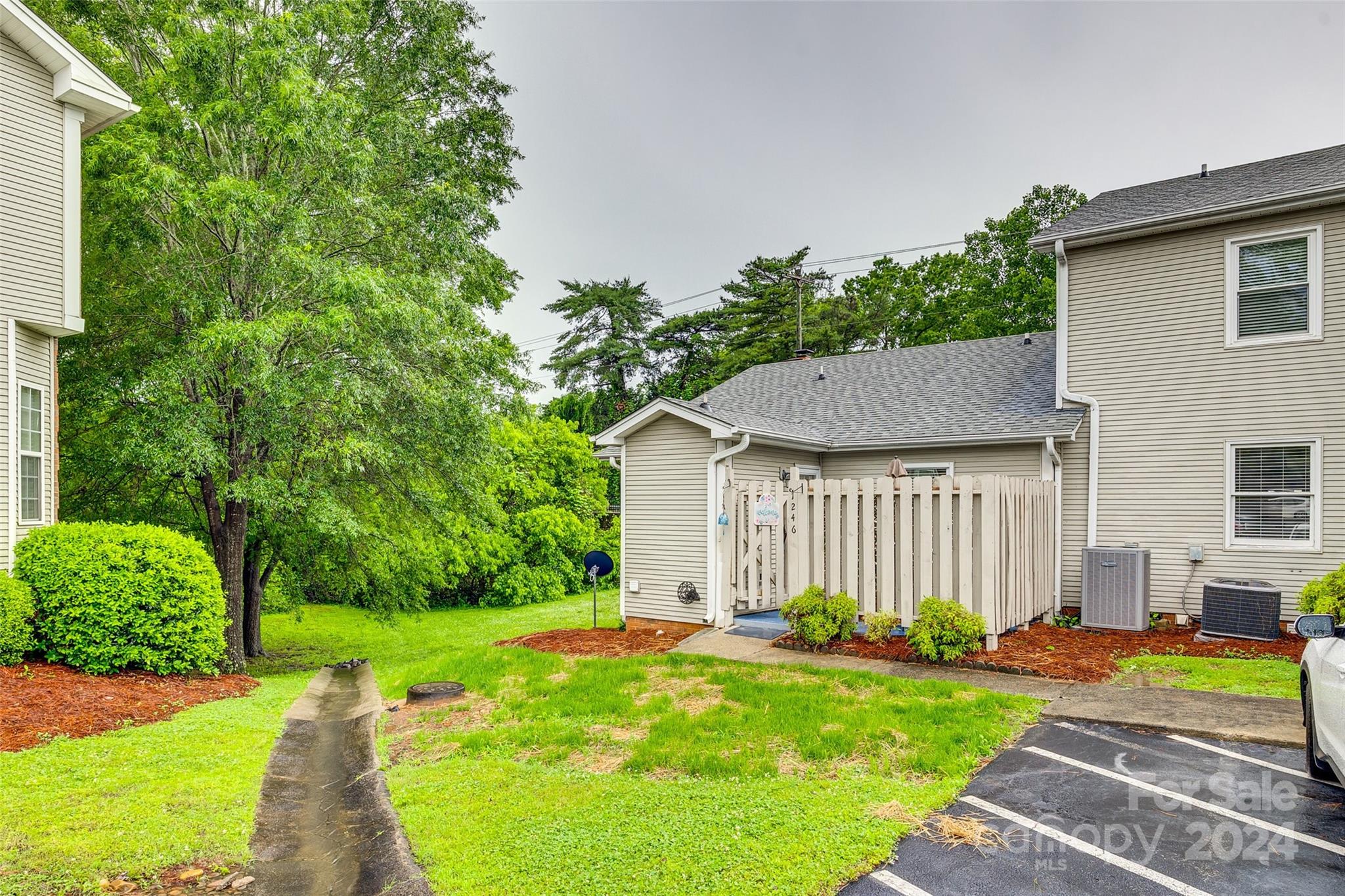 Brentwood Condos - Residential