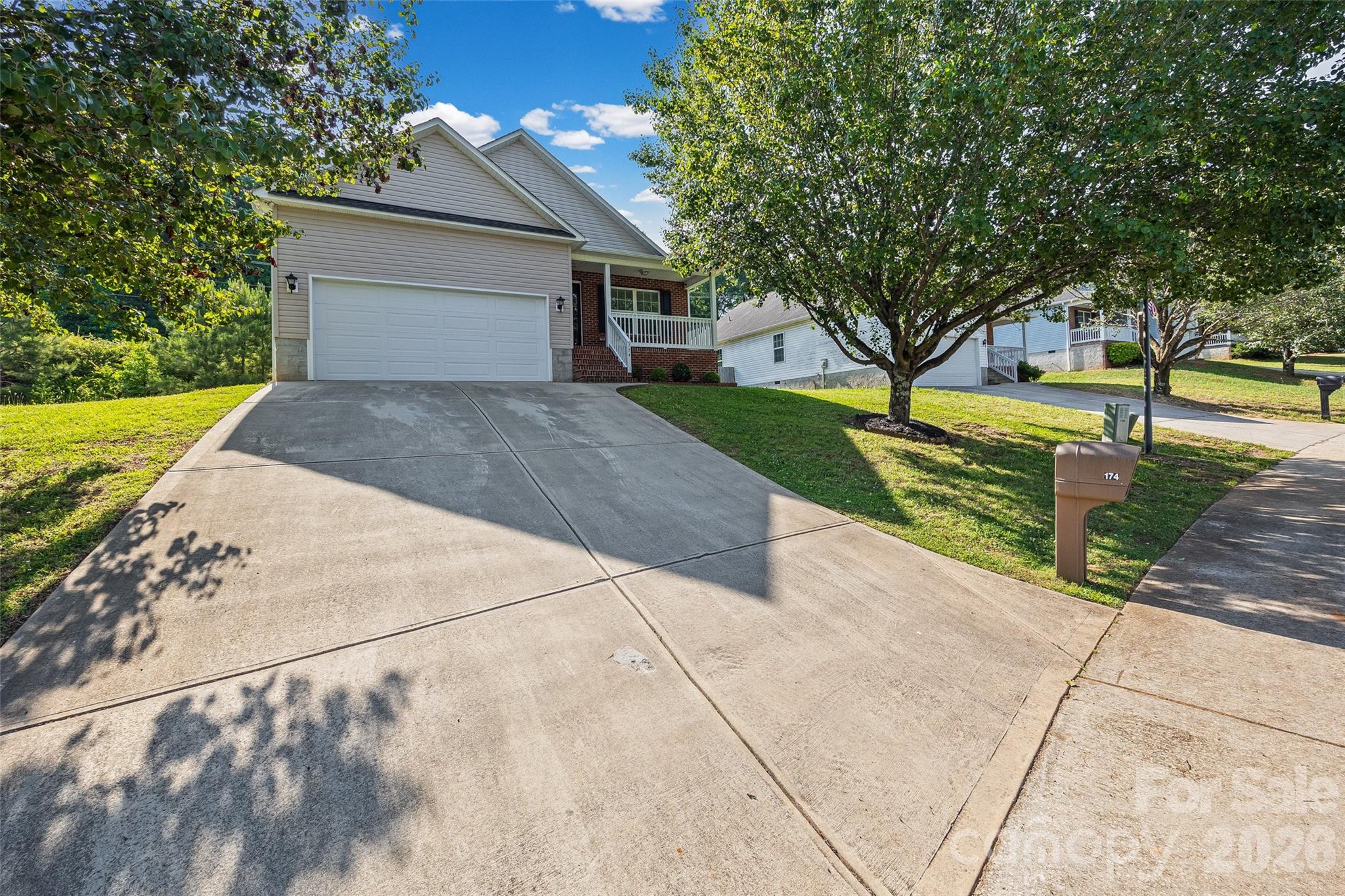 Located in York, SC, this clean-as-a-whistle ranch is truly move-in ready! Featuring a great floorplan with comfortable living spaces and easy flow for everyday living and entertaining. The updated kitchen presents upgraded cabinetry and granite countertops, giving the home a fresh, modern feel. Recent upgrades include new toilets, beautiful brick front steps, and a covered back deck perfect for relaxing outdoors year-round. Conveniently located with easy access to the bypass, plus NO HOA means more freedom and flexibility. Don’t miss this well-maintained gem!
