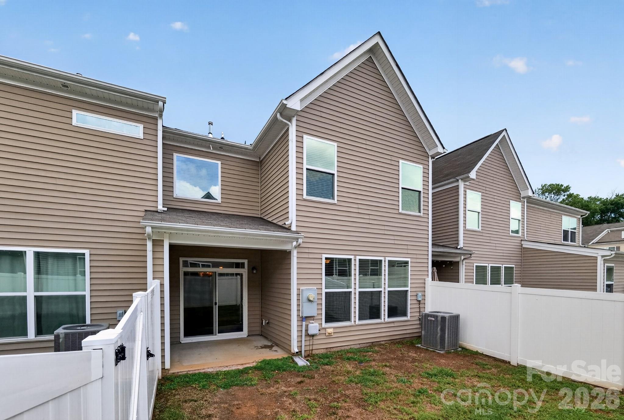 Savannah Townhomes - Residential