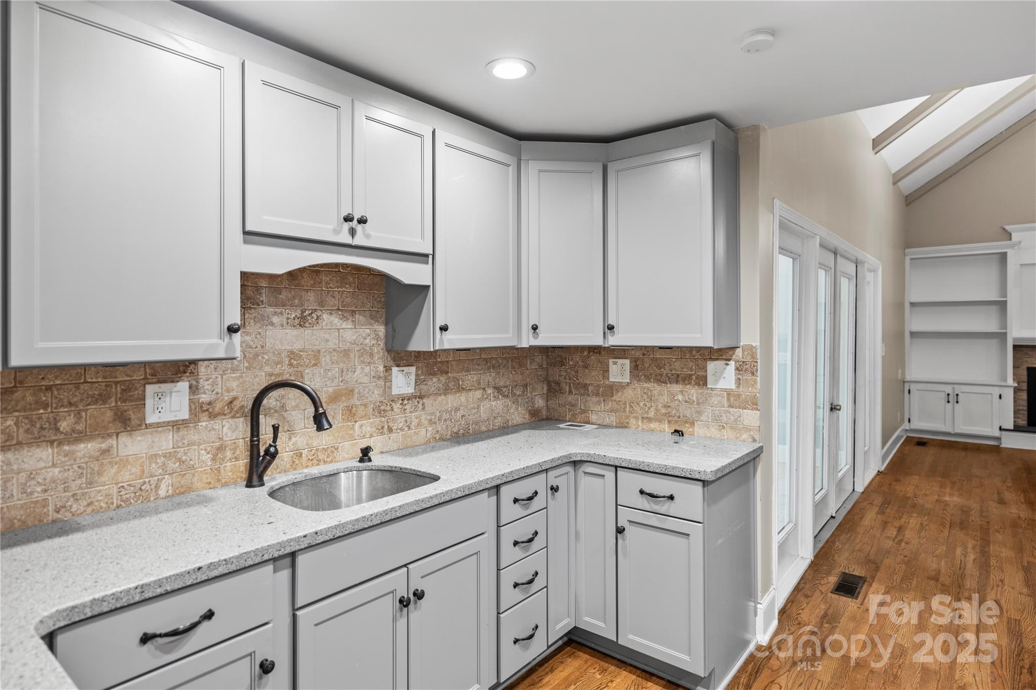 River hills - Residential