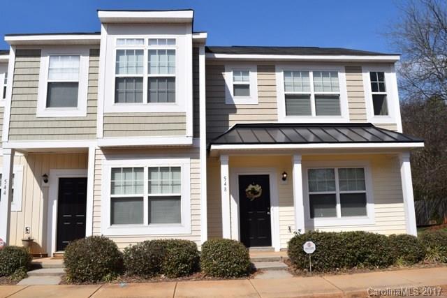 2BR/2.5Ba end unit townhome in Brambleton!  Cozy living room, cute kitchen with bar, and formal dining area. Spacious  bedrooms each with cathedral ceilings, large closets and baths. Covered front porch and patio.  Nearby restaurants and shopping centers.