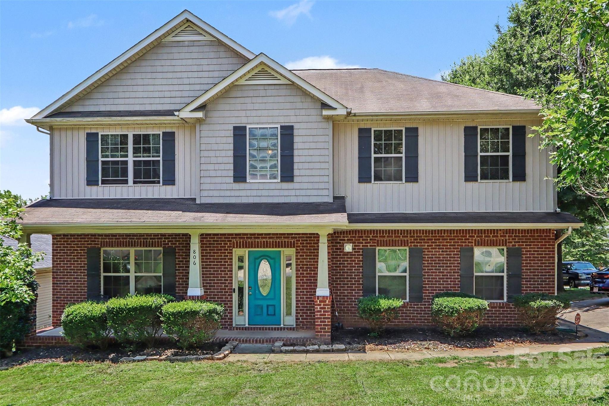 Move-in ready home in a convenient Charlotte location near the University Area! Bright, open floor plan with spacious living areas, a functional kitchen, and a private primary suite. Generous secondary bedrooms offer flexibility for guests or a home office. Enjoy a level backyard with room to relax or entertain. Minutes to UNC Charlotte, I-485, I-85, Uptown Charlotte, Concord Mills, shopping, dining, and parks. A great opportunity for a primary residence or investment property with easy access to everything Charlotte has to offer.