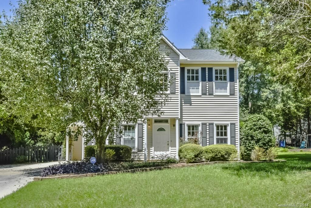 Many features including hardwood floors, granite counter tops, stainless appliances, tile floors in baths and kitchen, large patio overlooking fenced back yard, spacious master bedroom and bath.  Cute home with all Tega Cay amenities!