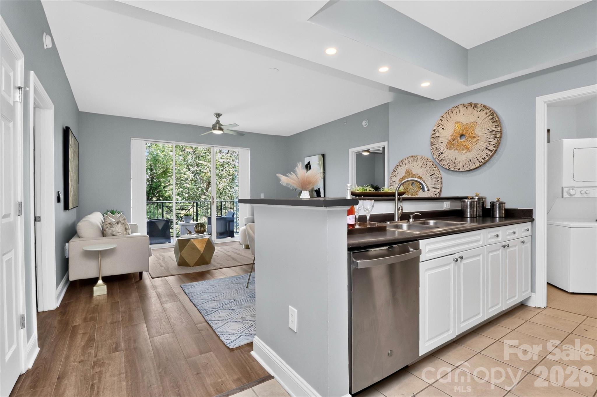 Fifth And Poplar - Residential