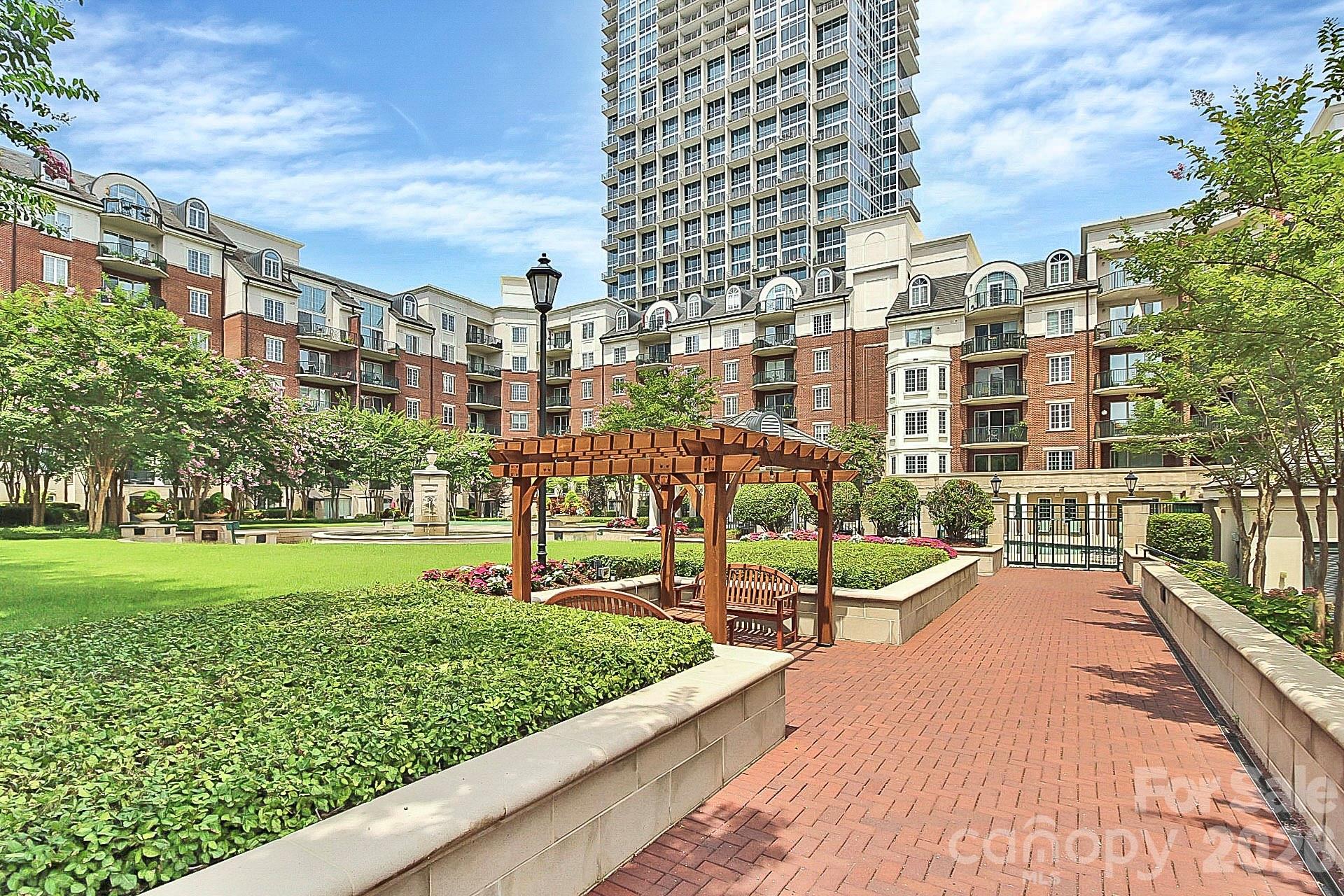 Fifth And Poplar - Residential