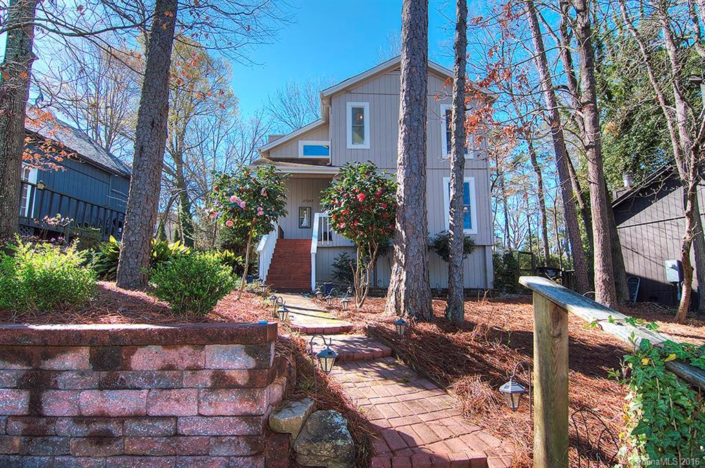 Adorable 3 bedroom/1.5 bath home in authentic Tega Cay. Open floor plan with new windows, doors & carpet. 2 story living room with wood burning fireplace. Eat in kitchen with breakfast area has new SS fridge & microwave. Newly constructed cedar wood screened in porch with ceiling fans. Level fenced backyard with landscaped paths, retaining walls & shrubbery. All the amenities that living in Tega Cay has to offer - golf, tennis, playgrounds, walking trails. Fort Mill Schools. Must see!