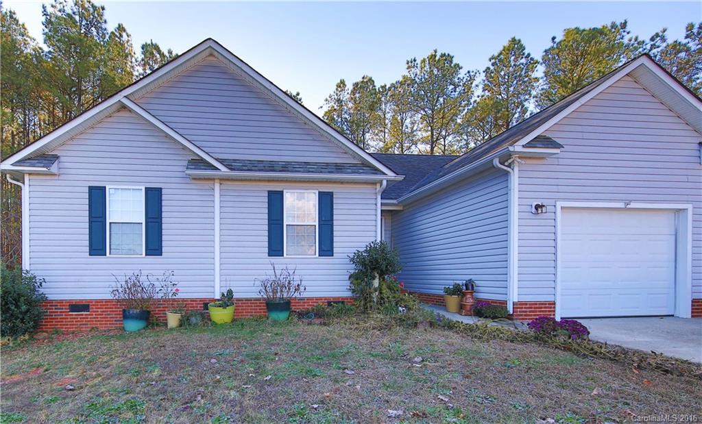 Great 4BR, 2BA ranch style home with vaulted ceilings creating a very open feel. Fireplace, breakfast area, laundry room, culdesac and more. No city taxes!! Easy commute to Charlotte and I77. Great Schools!!