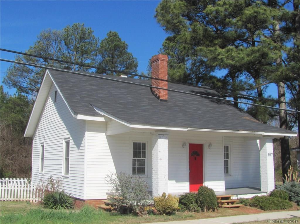 "White Picket Fence"  Older home recently updated. 2bdr/1ba, beautiful wood floors, newly refinished on level lot.  Located across from Central Baptist Church.
*Year Built is estimated
