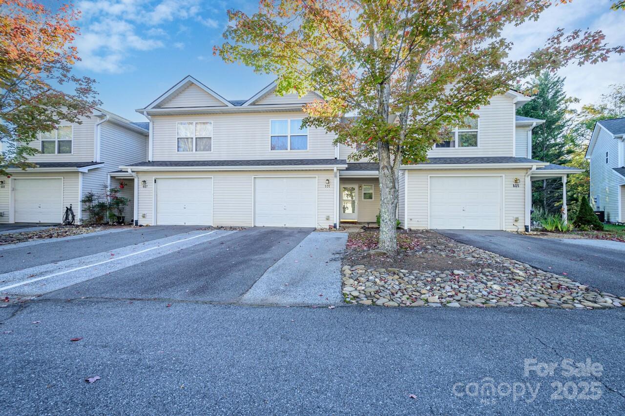 Seller offering a $5,000 credit towards buyers closing cost. Lock and go condo. Nestled in the rear of Covington Crossing, a very inviting & thoughtfully designed neighborhood. This unit features 3 Bedrooms and 2 and a Half Baths. 
Living Room has a gas Fireplace and opens to rear Patio. Ample Kitchen is an open concept with adjoining dining area.   Separate Laundry room on the main. One car garage, 14.3 ft wide and 19 ft deep.
Conveniently located, minutes to shopping & amenities. Nearby Biltmore Park Town Square,  Lake Julian Park, NC Arboretum, the Blue Ridge Parkway. Equidistant to  Asheville or Hendersonville. New Roof 2022.  STR allowed. Come see today.