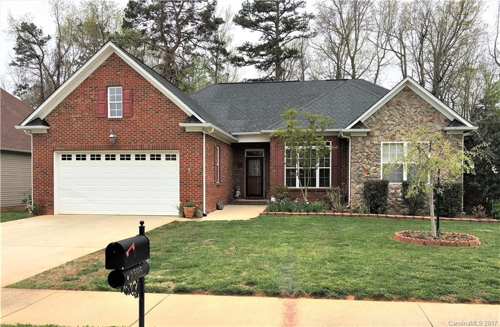 Lovely 1 1/2 story home with greatroom and keeping room with vented fireplace.  Open and airy, spacious master bedroom with access to a wonderful screen porch, great for entertaining guest on the deck overlooking wooded area  that is like a bird sanctuary.  Upstairs has a suite for guest with bedroom and bath.  Great walk-in attic for easy storage.  Close to I-77, restaurants and shopping within 5 min.