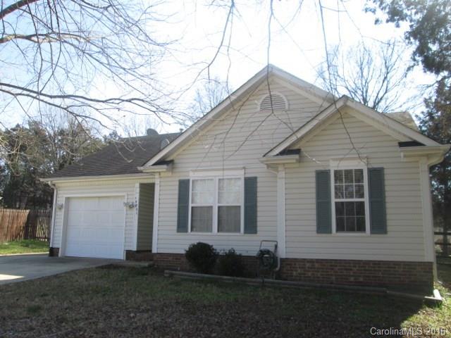 Cute home on large cul de sac lot. Big fenced yard. Vaulted ceilings in living room.  Pet fee is per pet that does not exceed 30 lbs.