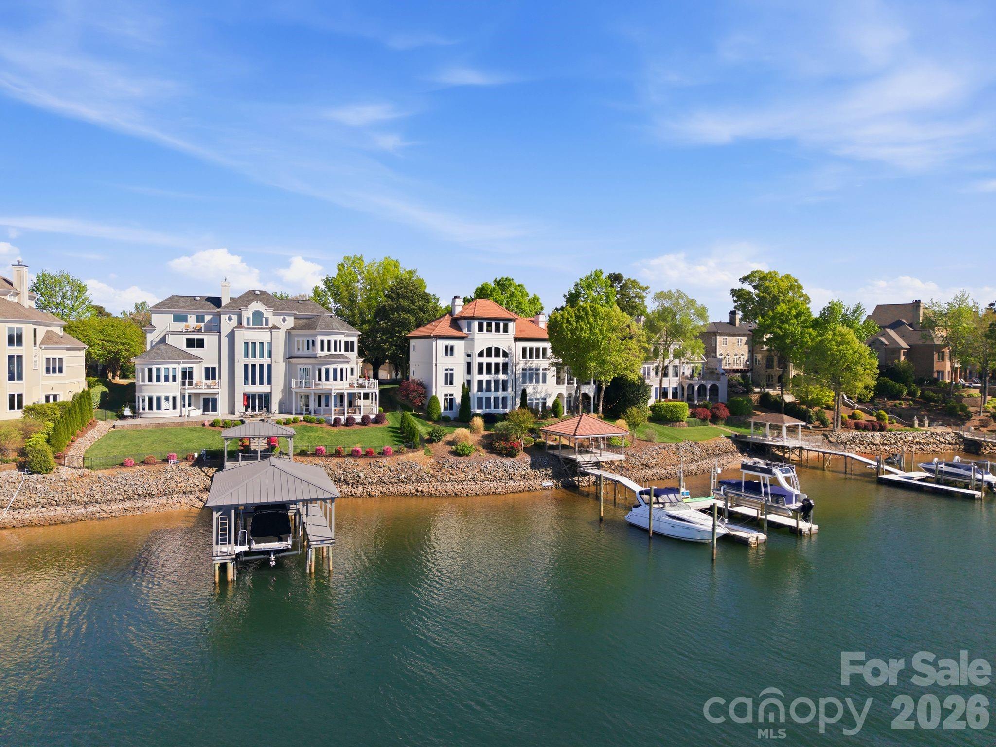 The Peninsula - Residential