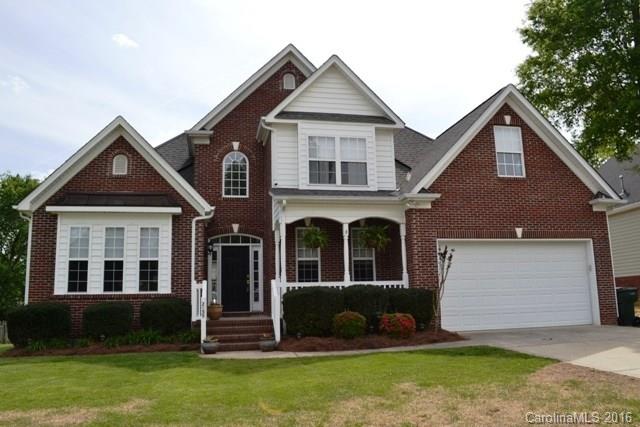 Beautiful home in a wonderful neighborhood that is convenient to I-77, shopping and restaurants.  This home offers formal dining room, living room could be used as office.  Two story great room with fireplace/gas logs, Spacious granite kitchen with stainless appliances including over sized refrigerator.  Master suite on main, his and her vanities in master bathroom, fenced in back yard, hardwood floors on main, new duct work, entire home re-plumbed with a twenty year warranty.