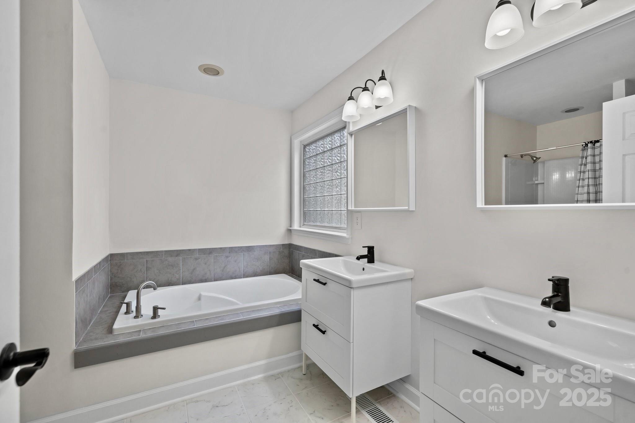 Henrys Orchard - Residential