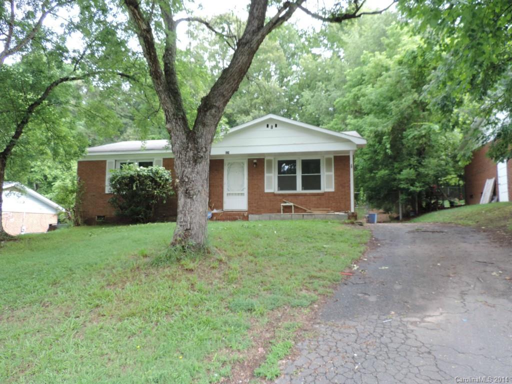 Quaint little house perfect for a family. On a Cul D Sac street, has a fenced in backyard. Frresh paint, new flooring. Neighborhood is quiet.