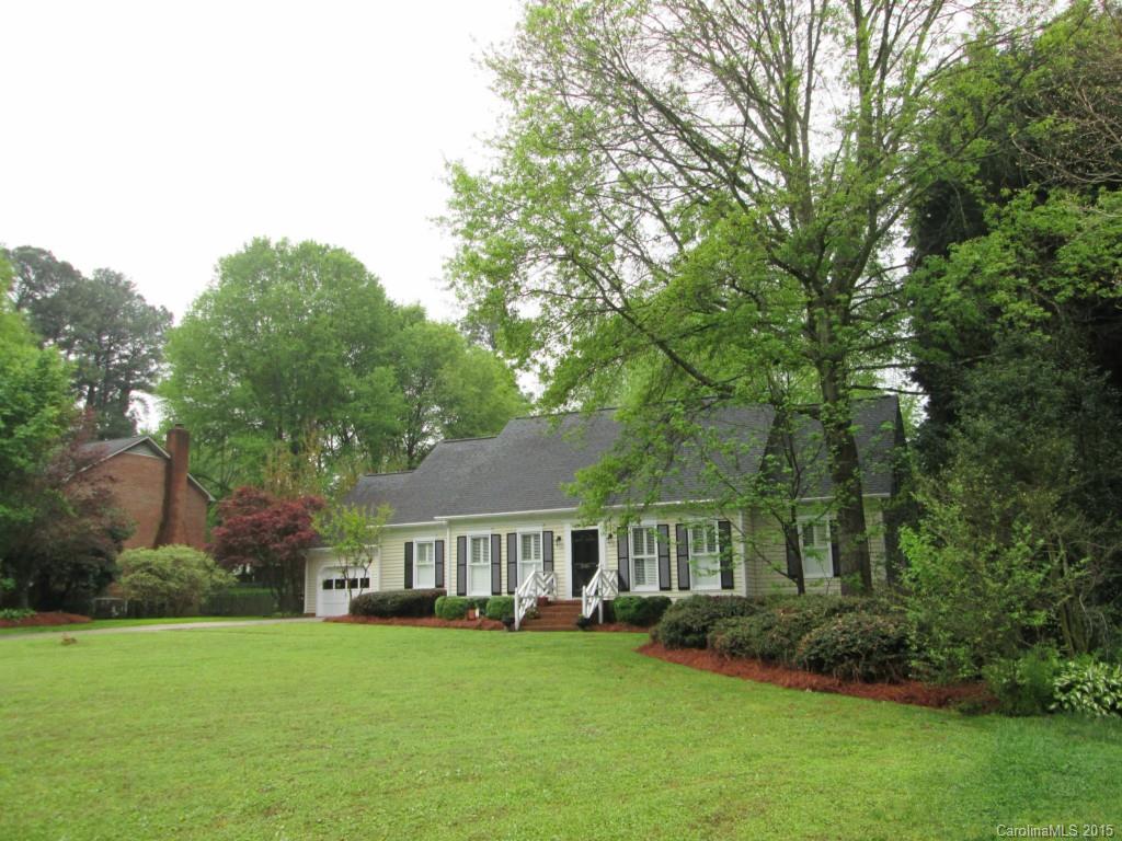 Beautiful inside and out. 4BR/2.5BA plus bonus room. Today kitchen with almost new cabinets, granite, newer hardwood and tile floors. Plantation shutters, screened porch, walk in attic, fenced back yard. HVAC approx. 3 yrs old. Close in, but not in the city...WOW!