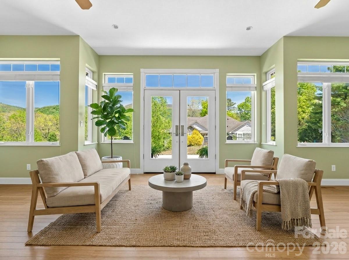 Laurel Woods - Residential