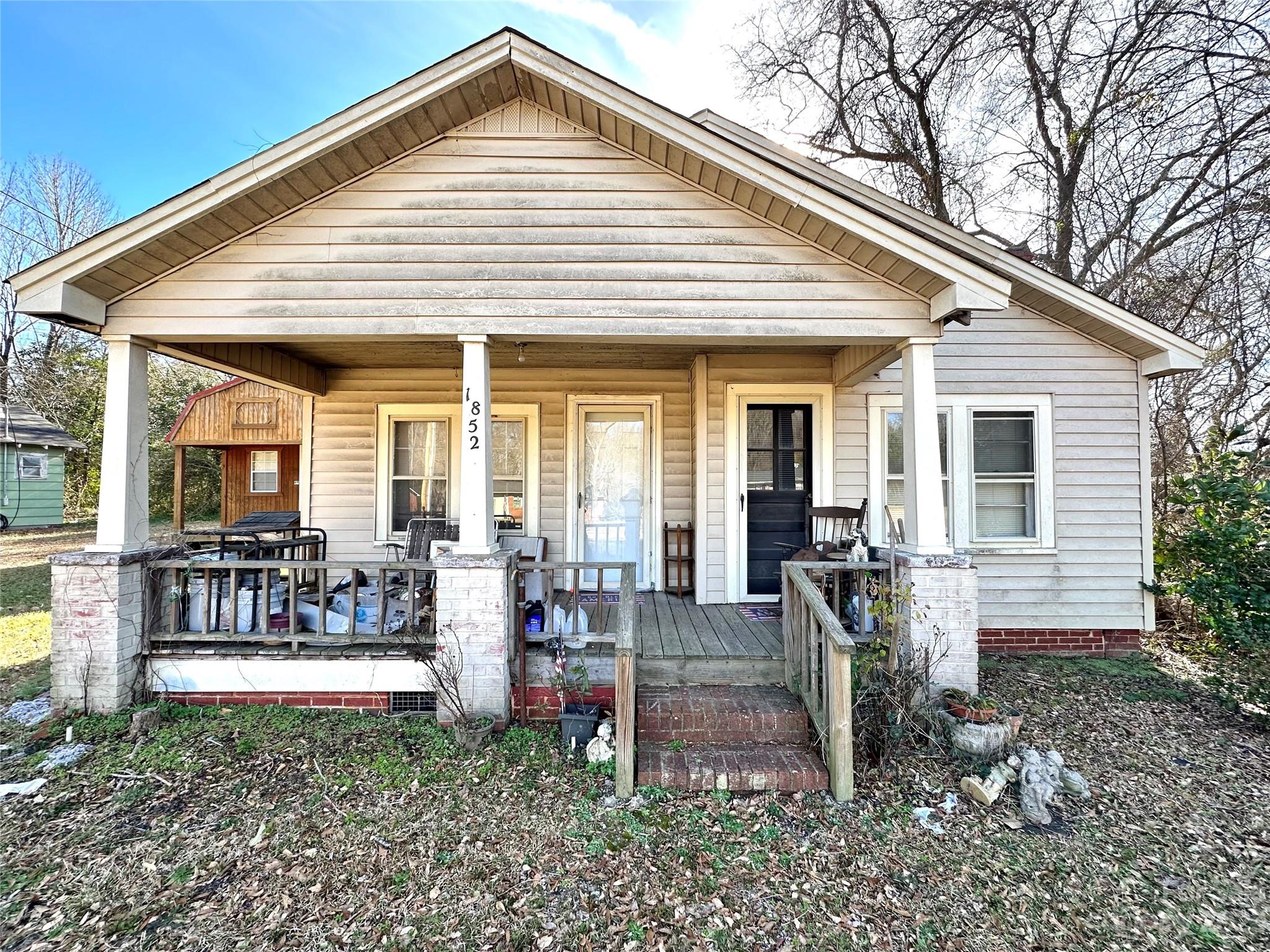 Investor special in a great location in South Lancaster! This Ranch home has some great potential for the keen investor. It sits on a large .36 acre lot. Located close to new construction homes and other renovations going on.